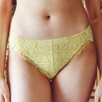 くい込みにくい　レーシィショーツ（つつまれ美乳ブラ用）